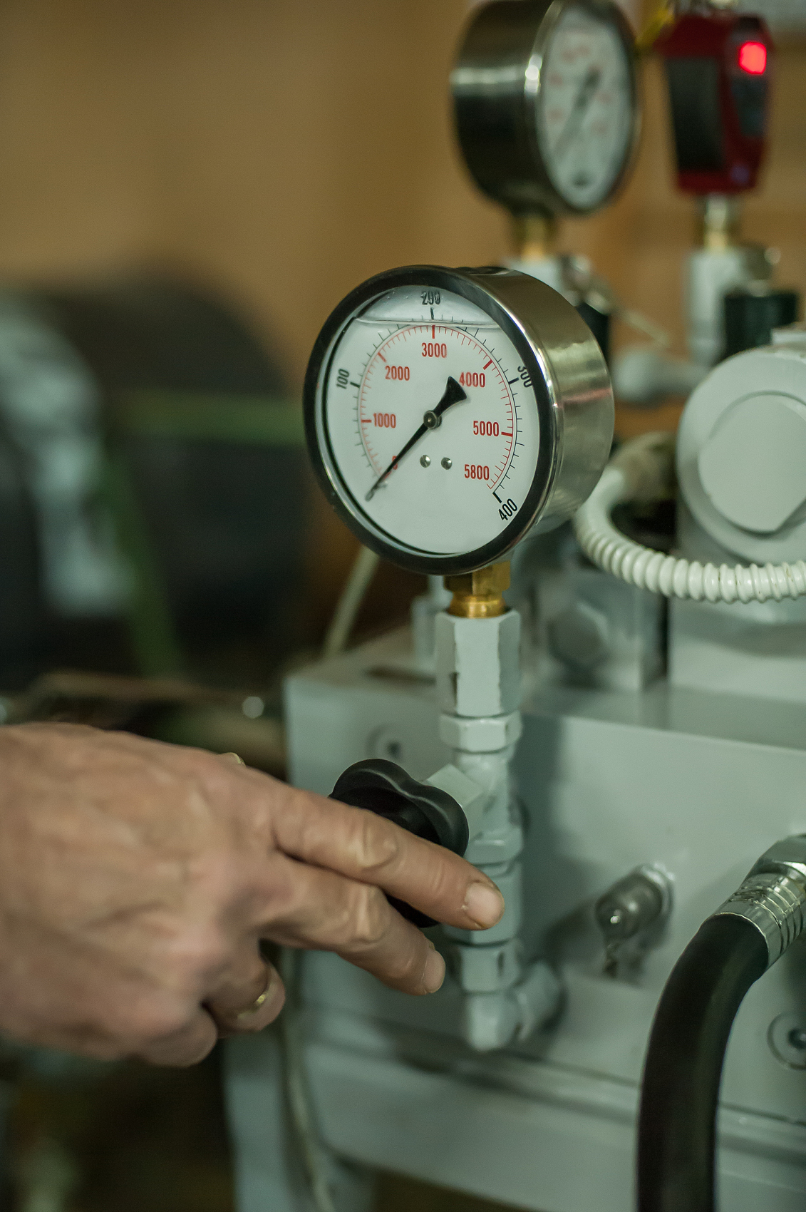 using-a-pressure-gauge-practical-steps-and-applications-elsamed